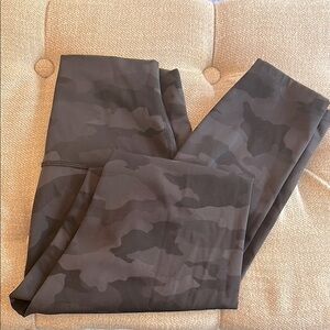 Lululemon Women’s Wunder Under Camo Leggings✨
